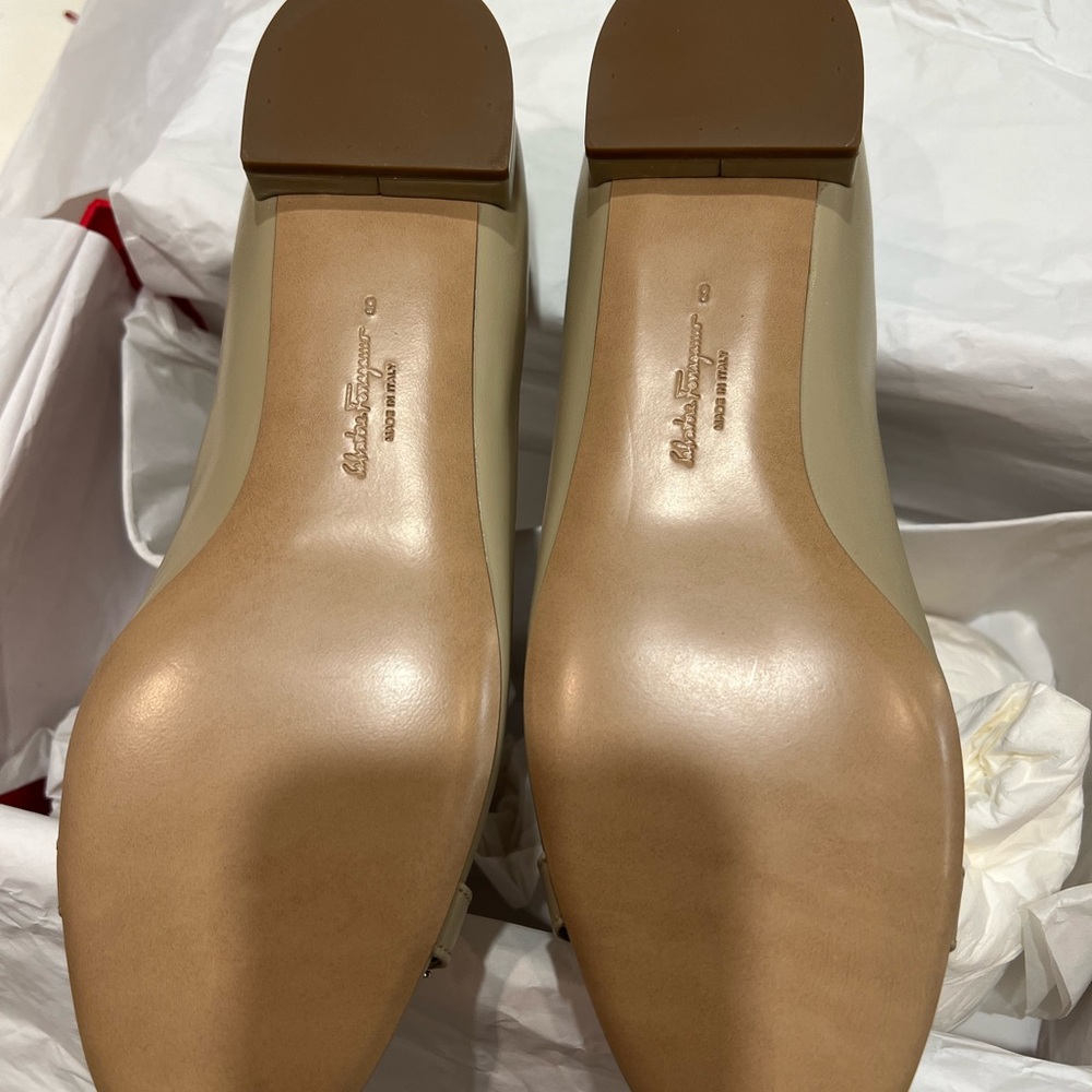 Salvatore Ferragamo Women's Beige Flats with Silver Accents - Picture 4 of 6